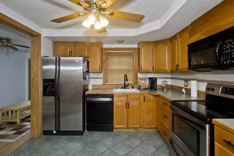 25 E Canton Cir, Springfield, MA 01104 photo 4