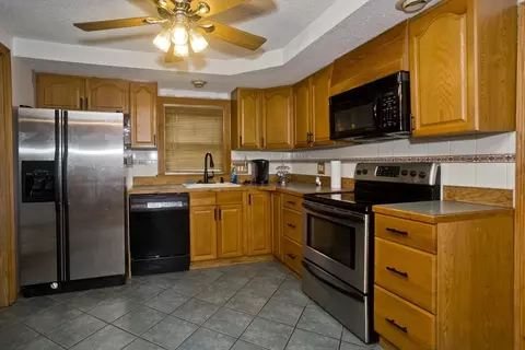 25 E Canton Cir, Springfield, MA 01104 photo 6
