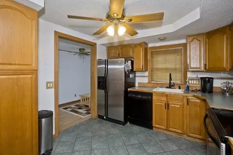 25 E Canton Cir, Springfield, MA 01104 photo 3