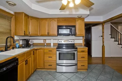 25 E Canton Cir, Springfield, MA 01104 photo 7