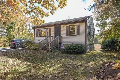 80 Lingan St, Halifax, MA 02338
