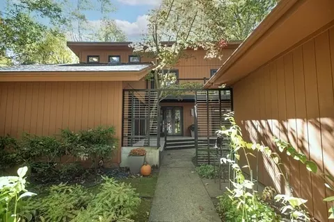 76 Marian St, Northampton, MA 01060