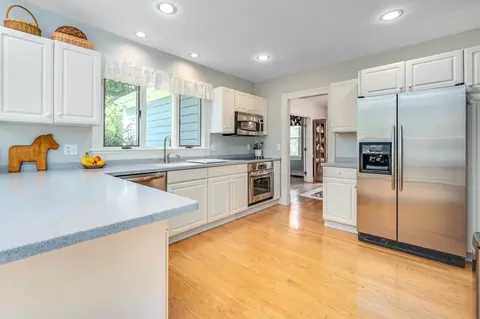100 Thornton Rd, Needham, MA 02492 photo 4