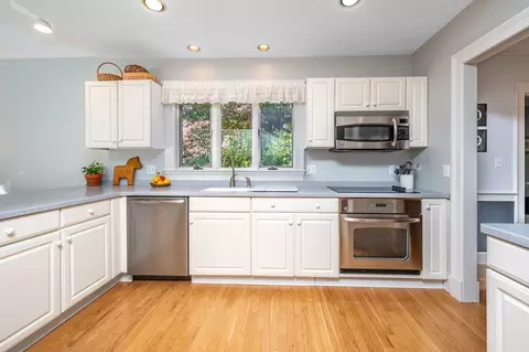 100 Thornton Rd, Needham, MA 02492 photo 3
