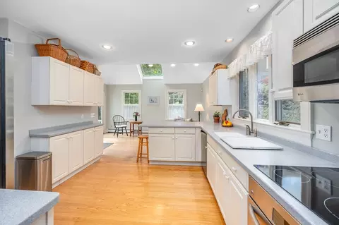 100 Thornton Rd, Needham, MA 02492 photo 5