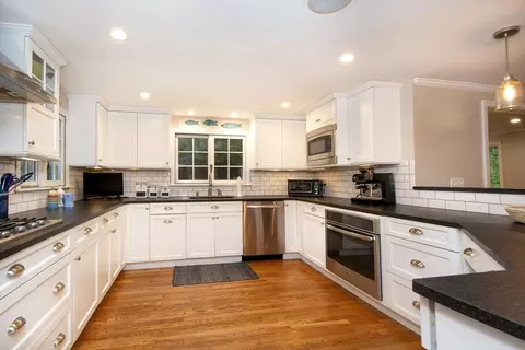 72 Parting Rock Rd, Duxbury, MA 02332