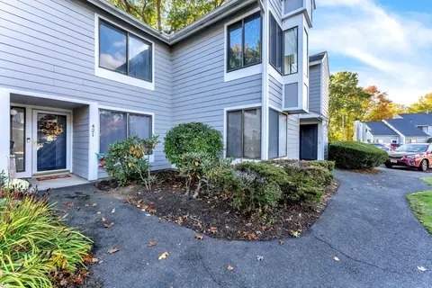 421 Nassau Dr #421, Springfield, MA 01129