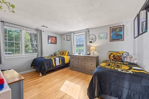 Bedroom - 39 Maddaket Ln, Barnstable, MA 02632 photo 1 of 5