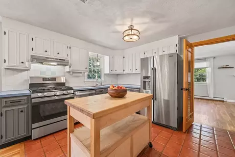 Kitchen - 39 Maddaket Ln, Barnstable, MA 02632 photo 1 of 3
