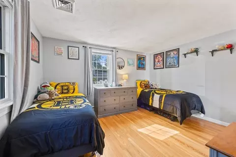 Bedroom - 39 Maddaket Ln, Barnstable, MA 02632 photo 2 of 5