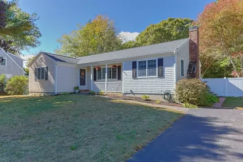 39 Maddaket Ln, Barnstable, MA 02632