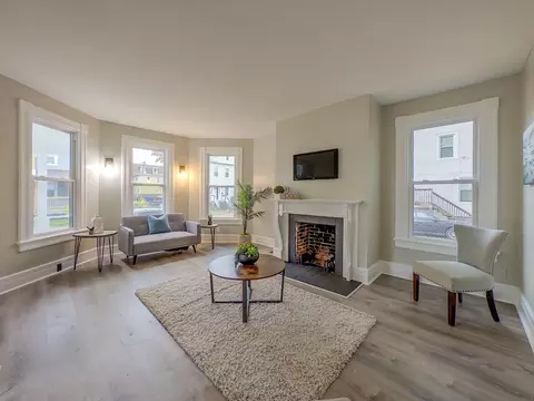 Living - 26 Grant St, Springfield, MA 01109 photo 1 of 2