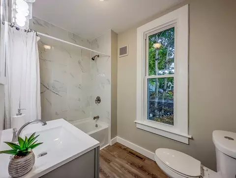 Bath - 26 Grant St, Springfield, MA 01109 photo 1 of 2