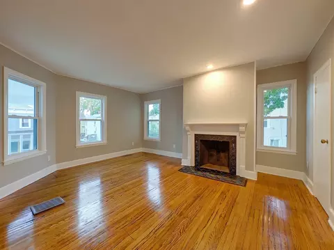 Living - 26 Grant St, Springfield, MA 01109 photo 2 of 2