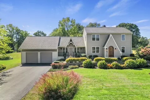 28 Hamlin St, Acushnet, MA 02743