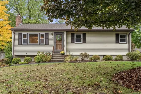 14 Buttercup Ln, Medway, MA 02053