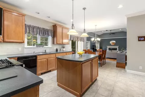 2 Chapman Knl, Canton, MA 02021 photo 10
