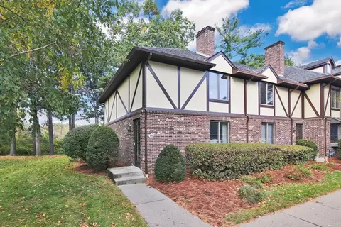 4 Mansion Woods Dr #A, Agawam, MA 01001