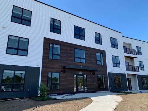 203 Lowell St #107, Wilmington, MA 01887