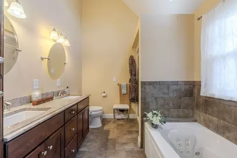 91 Francis St, Worcester, MA 01606 photo 17