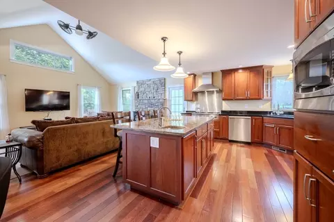 91 Francis St, Worcester, MA 01606 photo 9