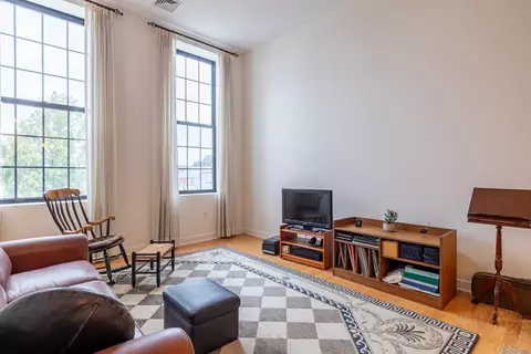 72 Ashland St #303, Malden, MA 02148