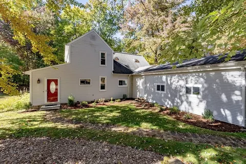 44 Linden Ave, East Longmeadow, MA 01028