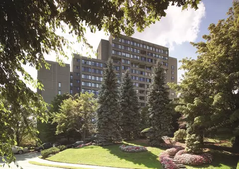 250 Hammond Pond Pkwy #205S, Chestnut Hill, MA 02467