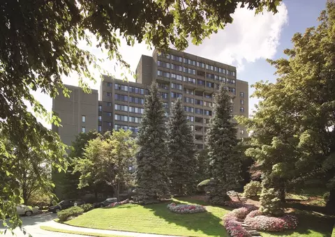 250 Hammond Pond Pkwy #205S, Chestnut Hill, MA 02467