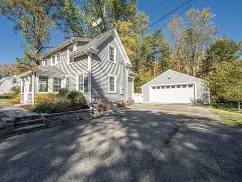 34 Milford St, Upton, MA 01568 photo 4