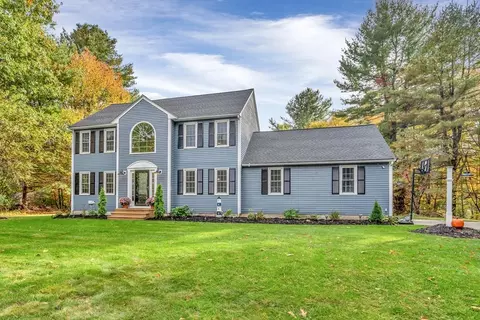 3 King Philip Path, Mendon, MA 01756
