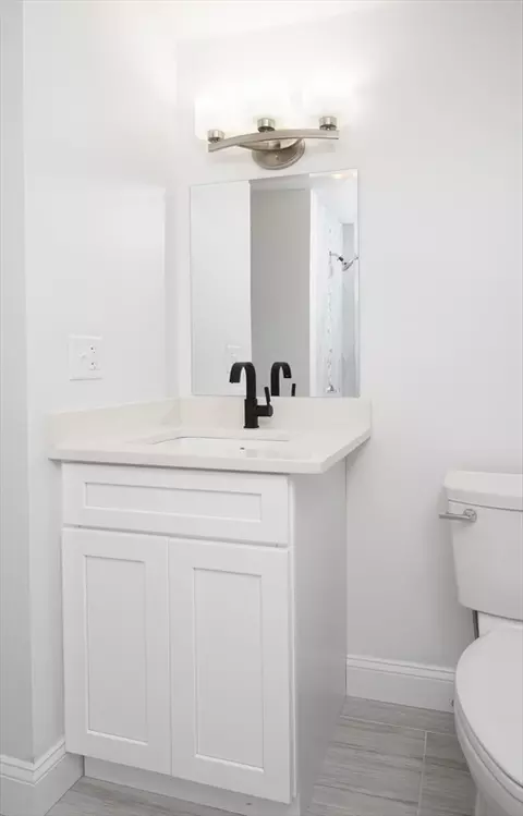 Bath - 7 Warwick Way, Mashpee, MA 02649 photo 1 of 3