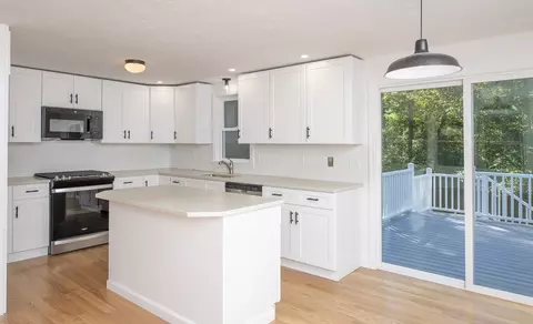 Kitchen - 7 Warwick Way, Mashpee, MA 02649 photo 3 of 5