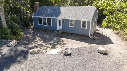 Exterior - 7 Warwick Way, Mashpee, MA 02649 photo 3 of 7