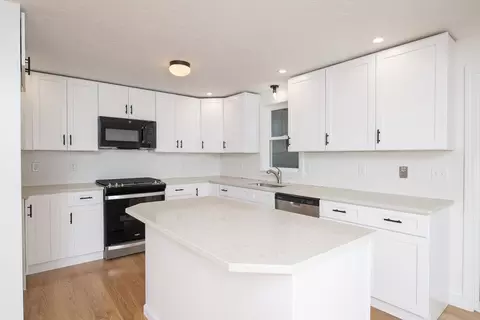 Kitchen - 7 Warwick Way, Mashpee, MA 02649 photo 1 of 5