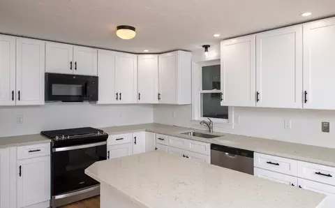 Kitchen - 7 Warwick Way, Mashpee, MA 02649 photo 2 of 5