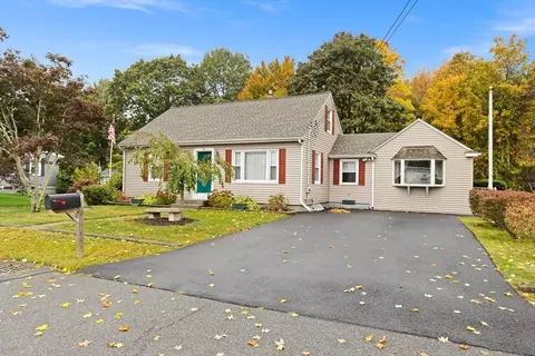 13 Border Ave, Seekonk, MA 02771