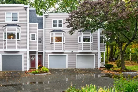 117 High St #12B, Ipswich, MA 01938