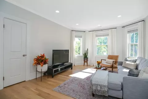 195 Cypress St #3, Brookline, MA 02445