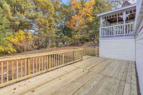 Exterior - 281 Newton Rd, Springfield, MA 01118 photo 6 of 8