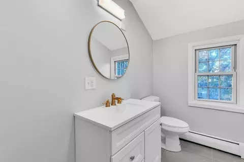 Bath - 281 Newton Rd, Springfield, MA 01118 photo 4 of 5
