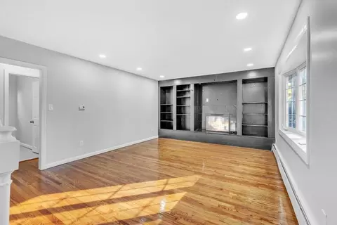 Living - 281 Newton Rd, Springfield, MA 01118 photo 1 of 6