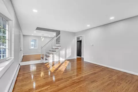 Living - 281 Newton Rd, Springfield, MA 01118 photo 4 of 6
