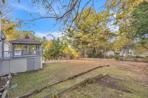 Exterior - 281 Newton Rd, Springfield, MA 01118 photo 7 of 8