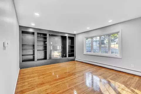 Living - 281 Newton Rd, Springfield, MA 01118 photo 2 of 6