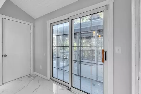 Entry Way - 281 Newton Rd, Springfield, MA 01118 photo 5 of 5