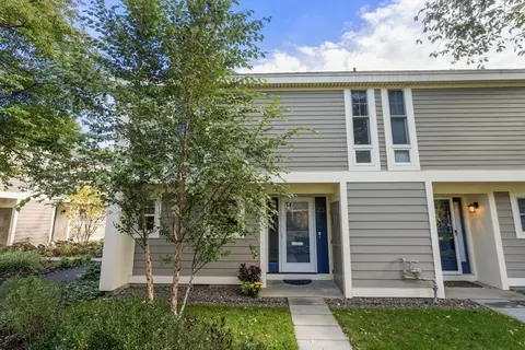 11 Oak St #23, Wellesley, MA 02482