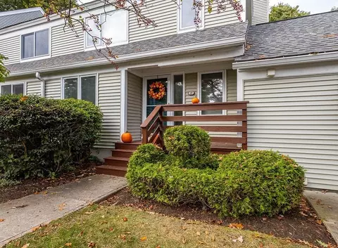 27 Stone Rdg #27, Franklin, MA 02038
