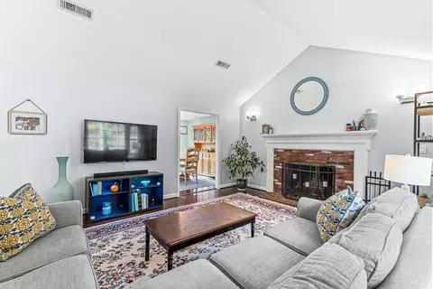 40 Summer Hill Rd, Maynard, MA 01754 photo 5