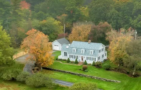926 N Main St, Raynham, MA 02767